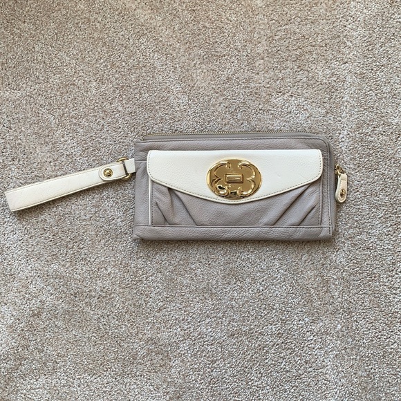 Neutral Classic Clutch - Picture 1 of 4